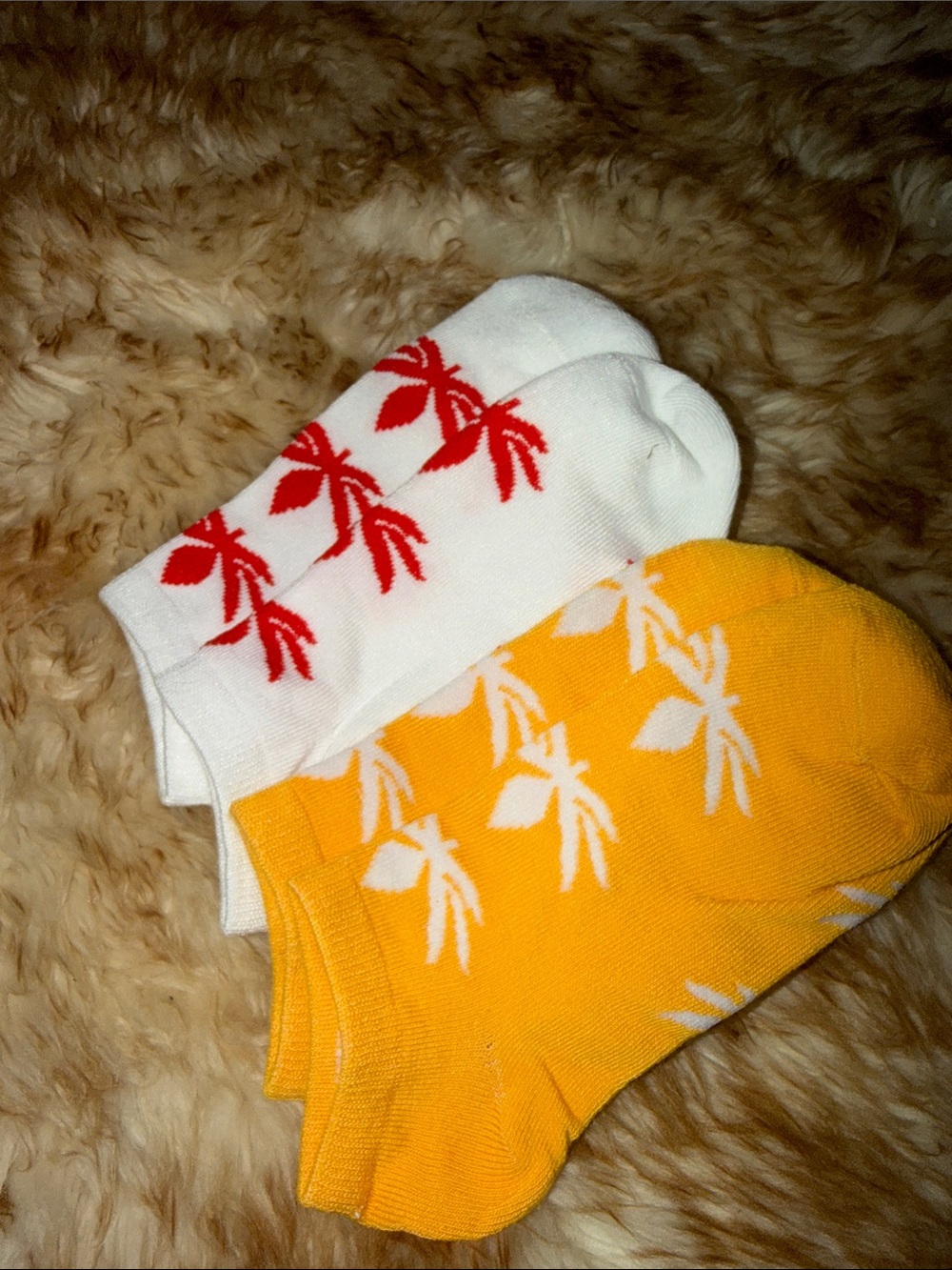 Leaf print socks